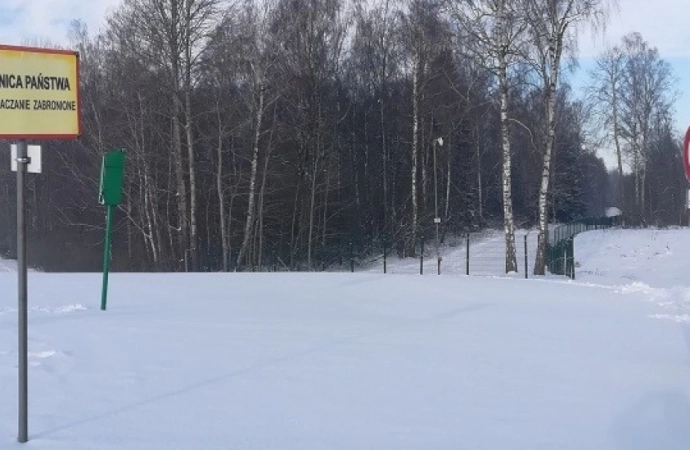 Straż Graniczna ukarała mandatem turystów, którzy na granicy robili sobie zdjęcia.