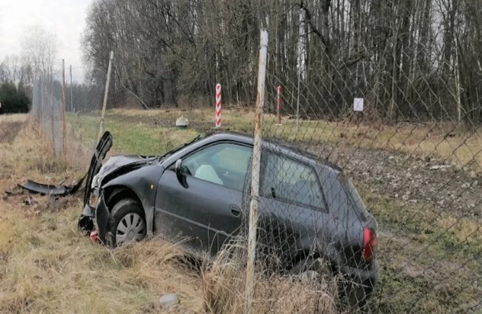 {Pijany kierowca staranował szlaban, a następnie wpadł na pas drogi granicznej.}