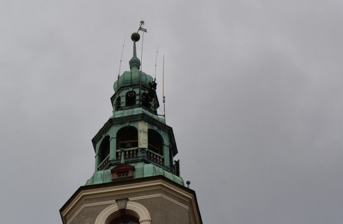 Urząd Miasta Olsztyna wybrał firmę, która zajmie się zdjęciem najwyższej części ratuszowej wieży.